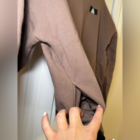 Reebok - Women's Casual Athletic Sporty Warm Brown Long Sleeve Mockneck Crop Top - Picture 6 of 8